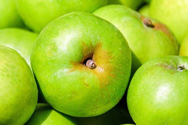 Fresh Green Apple (Golden Delicious) | সবুজ আপেল (1kg)
